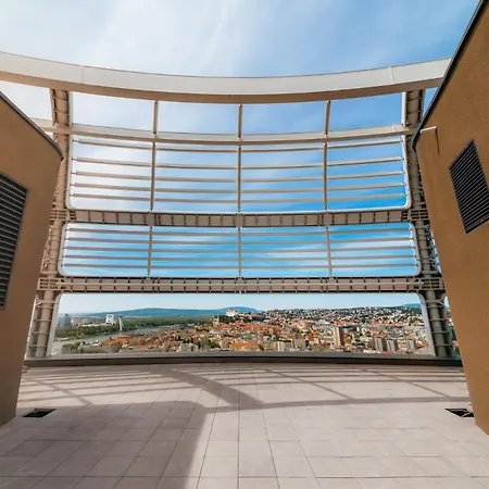 Sky Park Deluxe - Castle View - Free Parking Братислава